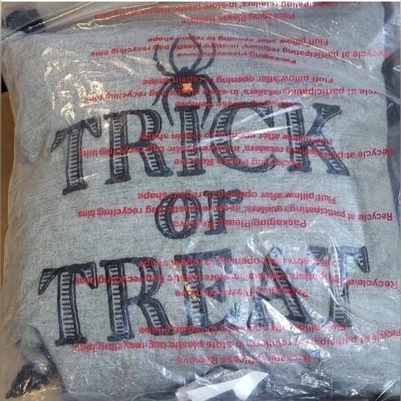 Threshold Halloween Trick or Treat Toss Accent Pillow 18" X18" (Set of 2) NEW! - Picture 3 of 3